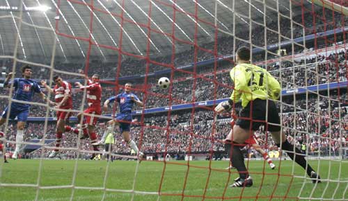  波鸿主场球迷助威声浪高，德甲赛场氛围燃爆